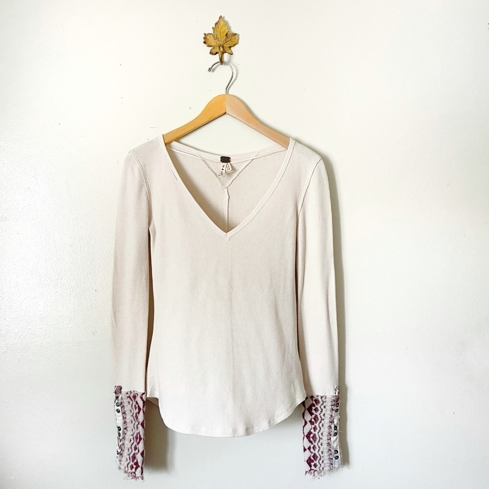 We The Free Art School Vneck Thermal top Large